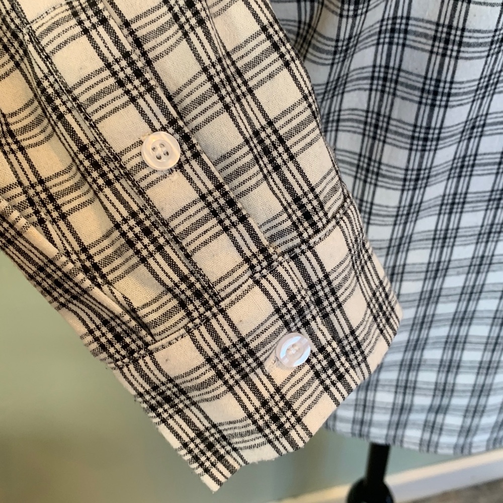 Women’s Fits like a Small Labeled Large Black and White Plaid Button Front Shirt - Picture 5 of 6